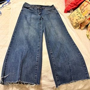 Wide leg cropped jeans!